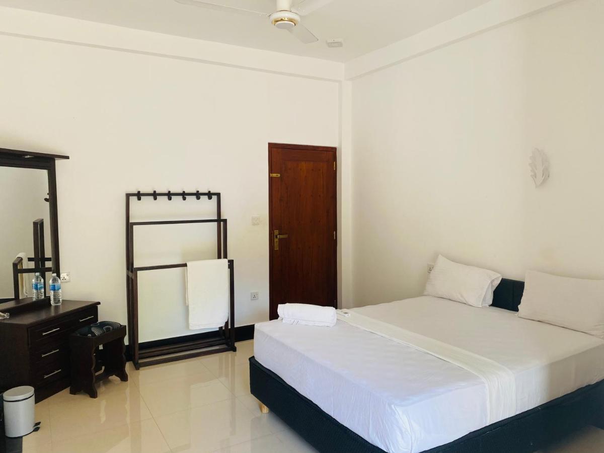 The Kingslayer Resort Negombo Eksteriør bilde